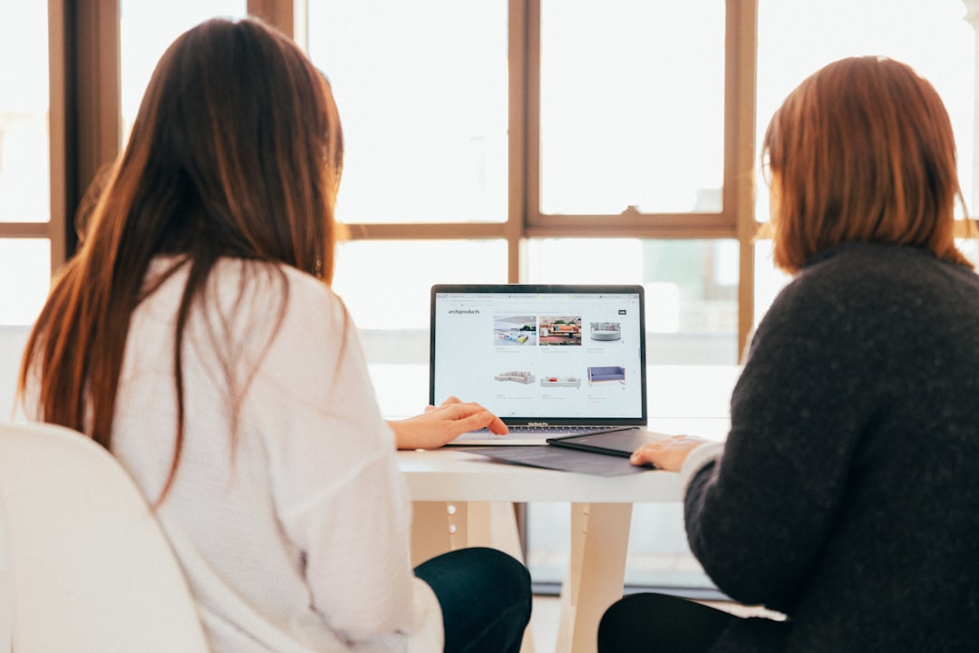 projektowanie stron responsywnych dla urządzeń mobilnych i desktopów
